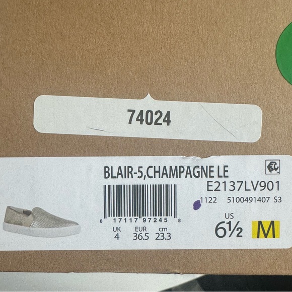 New in Box VINCE- Blair perforated leather slip on sneakers - Picture 7 of 9